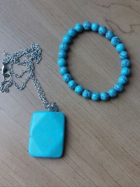 Posh Show Turquoise Bead Bracelet and Pendant Necklace Set - Blue
